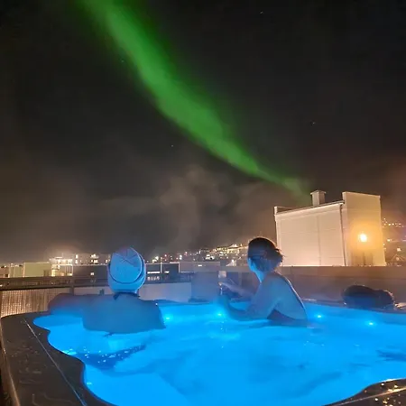 Penthouse With Hot Tub *